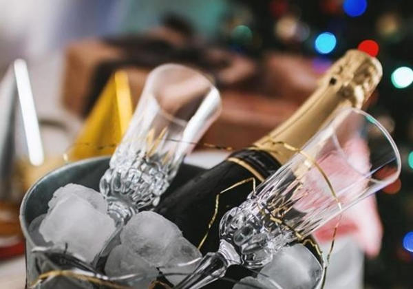 Франция прогнулась под Россию: французское шампанское в РФ будут официально называть "игристым" Франция прогнулась под Россию: французское шампанское в РФ будут официально называть "игристым"