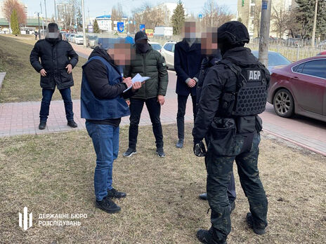 Главный налоговый инспектор Киевской области задержан ГБР на взятке в $15 тыс. Главный налоговый инспектор Киевской области задержан ГБР на взятке в $15 тыс.