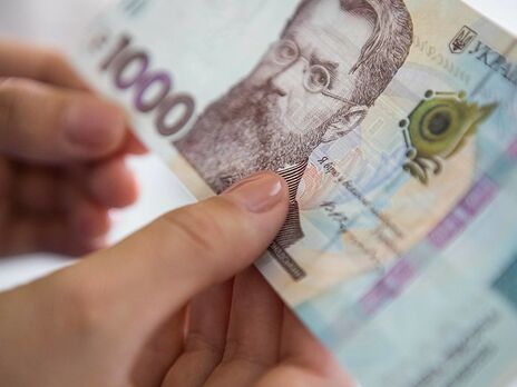 Гривна снова подешевела к евро и доллару
