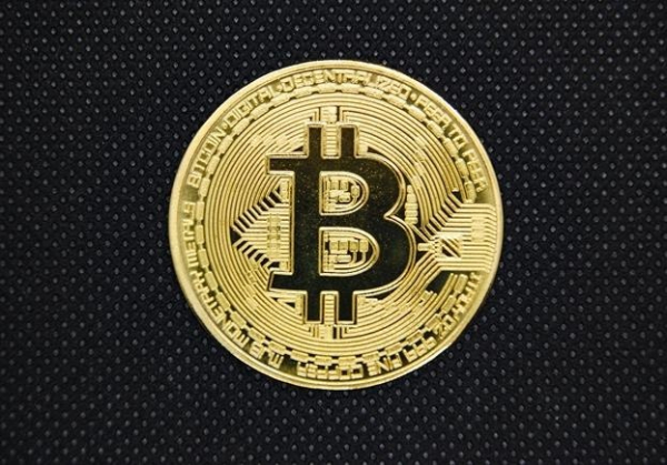 Карты с биткоинами: это становится реальностью 