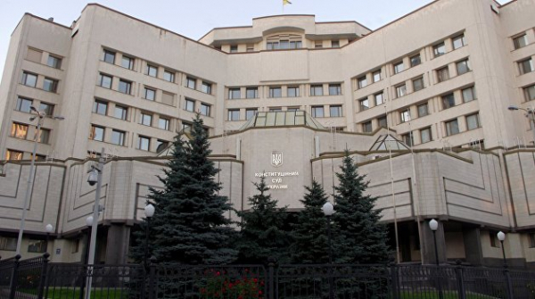 Конституционный суд лишил русскоязычных украинцев права на юридическую защиту
