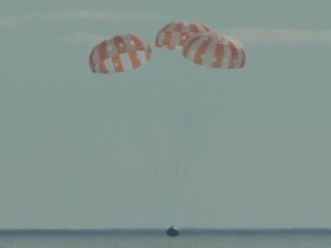 Космический корабль Orion вернулся на Землю после полета к Луне Космический корабль Orion вернулся на Землю после полета к Луне