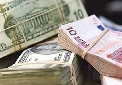 Курс валют на сегодня: доллар и евро в начале недели подорожали 