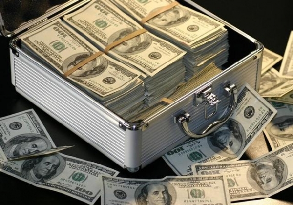 Курс валют на сегодня: доллар продолжил рост [инфографика]