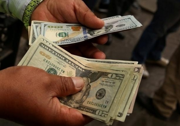 Курс валют на сегодня: доллар рухнул ниже психологической отметки [инфографика]