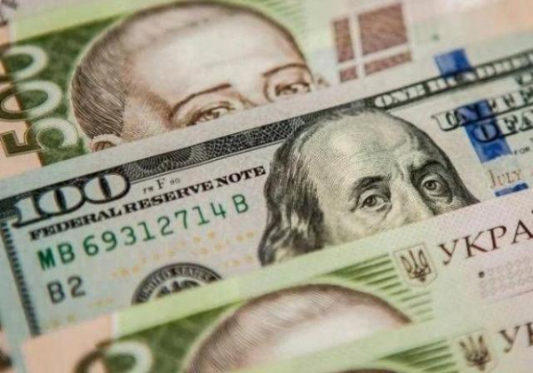 Курс валют на сегодня: после праздника доллар и евро рванули вверх [инфографика]
