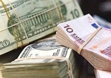 Курс валют на выходные: сколько стоят доллар и евро 