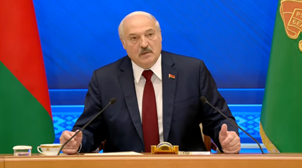 Лукашенко побил собственный рекорд по продолжительности общения со СМИ Лукашенко побил собственный рекорд по продолжительности общения со СМИ