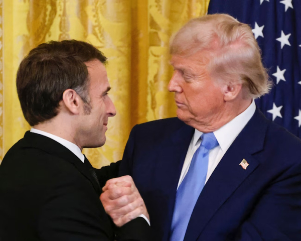Макрон призывает ЕС к решительной защите от торговых угроз Трампа Макрон призывает ЕС к решительной защите от торговых угроз Трампа