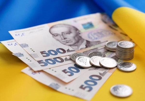 Миллиарды долларов. Сколько денег заробитчане переслали в Украину в 2020 году [инфографика]