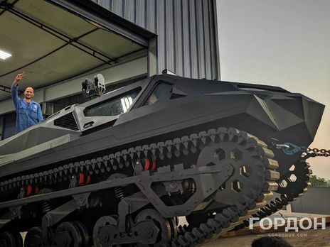 "Мы не смогли сделать это в Киеве". Украинские разработчики представят в Абу-Даби уникальный плавающий бронированный электромобиль