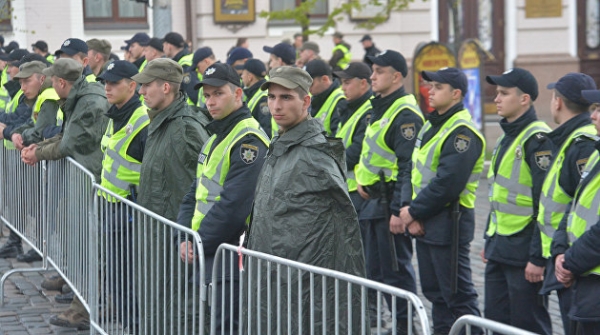 На Украине за избирателями будут следить 136 тыс. силовиков