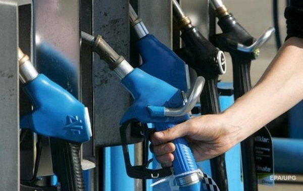 На украинских АЗС подешевел бензин На украинских АЗС подешевел бензин