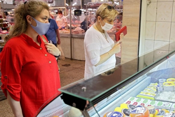 Наступила третья стадия бедности: украинцы продают доллары Наступила третья стадия бедности: украинцы продают доллары