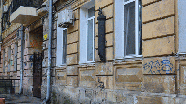 Ничего святого. Горельеф сионисту Жаботинскому окончательно украли в Одессе Ничего святого. Горельеф сионисту Жаботинскому окончательно украли в Одессе