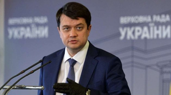 Отказавшийся вакцинироваться спикер Верховной Рады Разумков опять заболел COVID-19