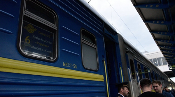 Пассажирам украинского поезда неожиданно пришлось принять водные процедуры