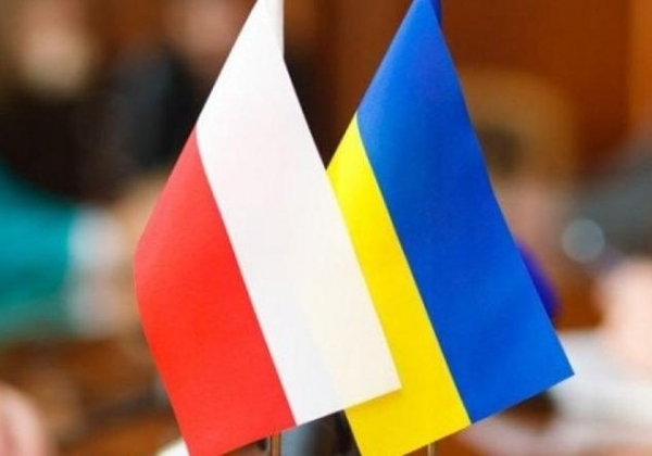 Польша возобновила выдачу украинцам рабочих виз Польша возобновила выдачу украинцам рабочих виз
