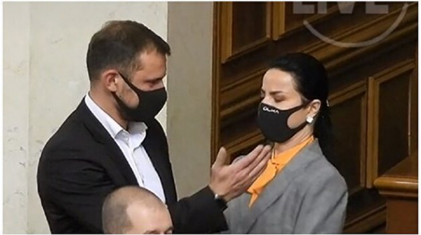 &laquo;Получала не раз&raquo;: &laquo;Слуга народа&raquo; &laquo;приложил&raquo; коллегу прямо в парламенте