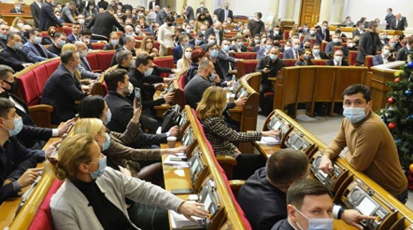 &laquo;Получала не раз&raquo;: &laquo;Слуга народа&raquo; &laquo;приложил&raquo; коллегу прямо в парламенте