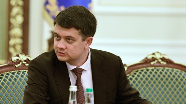 Правительство волнуется: Разумков пригрозил трем украинским министрам, не называя имен Правительство волнуется: Разумков пригрозил трем украинским министрам, не называя имен