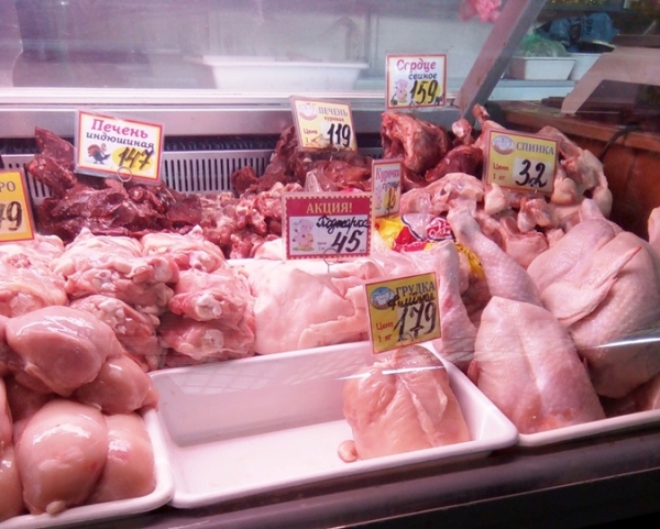 Продукты в Донецке: границы на замке, но клубнику и колбасу везут контрабандой 