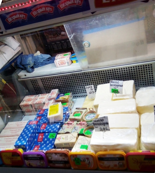 Продукты в Донецке: границы на замке, но клубнику и колбасу везут контрабандой 