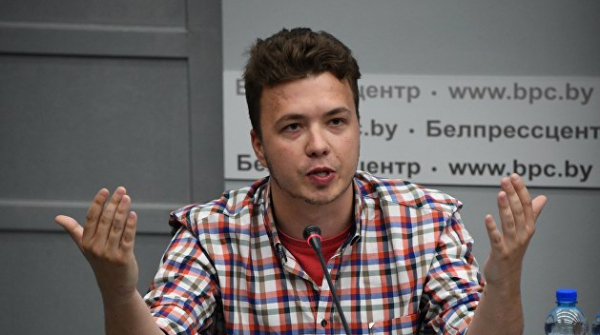 Протасевич рассказал, как живет с Сапегой в особняке под домашним арестом Протасевич рассказал, как живет с Сапегой в особняке под домашним арестом