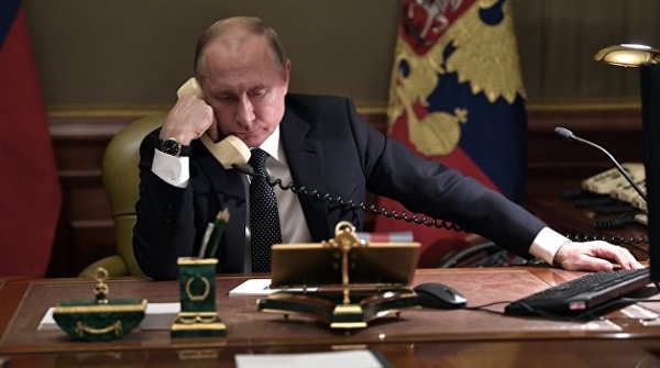Путин обсудил украинский кризис с премьером Саксонии Путин обсудил украинский кризис с премьером Саксонии