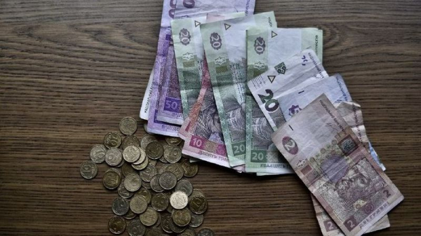 Рада увеличила сумму переводов без финмониторинга на 1 гривну