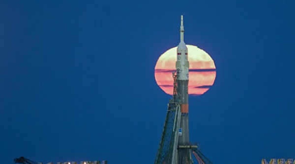 Ракеты Илона Маска пока не летают. НАСА просит Роскосмос доставить на МКС американского астронавта
