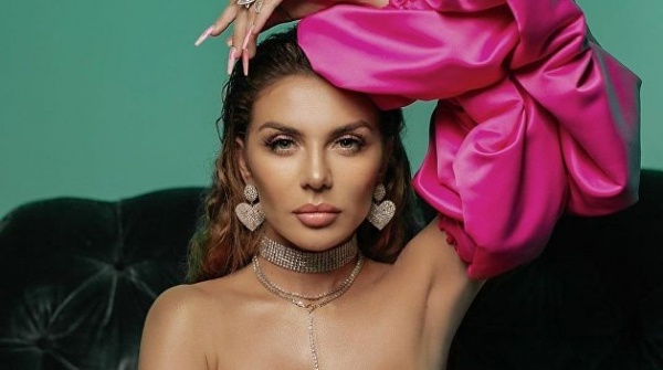 Седокова попала в скандал из-за пчел Джоли
