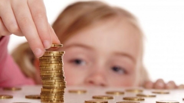 Соцпомощь на детей: сколько будут получать родители в 2021 году