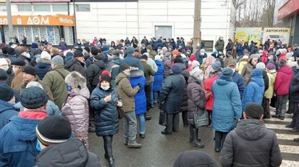 Сотни рабочих вышли на протест в Харькове Сотни рабочих вышли на протест в Харькове