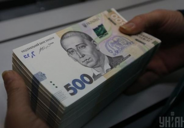 Средняя зарплата в Украине выросла до рекордного уровня 