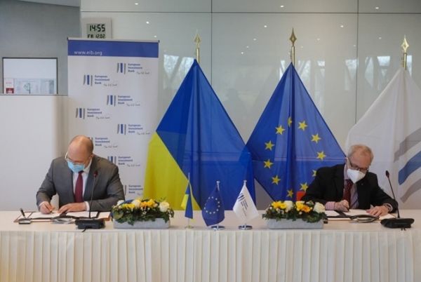 Украина получит от Европейского инвестбанка 50 млн евро на закупку вакцин и холодильников 