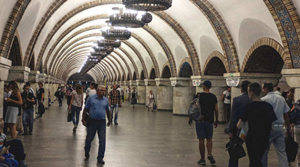Украинка атаковала двух африканцев в харьковском метро Украинка атаковала двух африканцев в харьковском метро