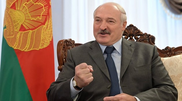&laquo;Уважая труд уборщиц&raquo;: журналист рассказал о &laquo;босом&raquo; интервью с Лукашенко