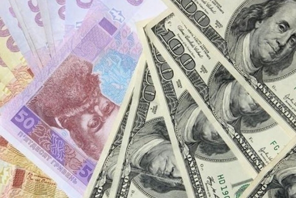 В апреле - резкий обвал. Украинцы покупают и продают все меньше валюты [инфографика]