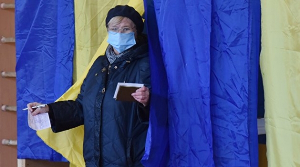 В двух «обезглавленных» из-за COVID-19 городах Украины начались перевыборы В двух «обезглавленных» из-за COVID-19 городах Украины начались перевыборы
