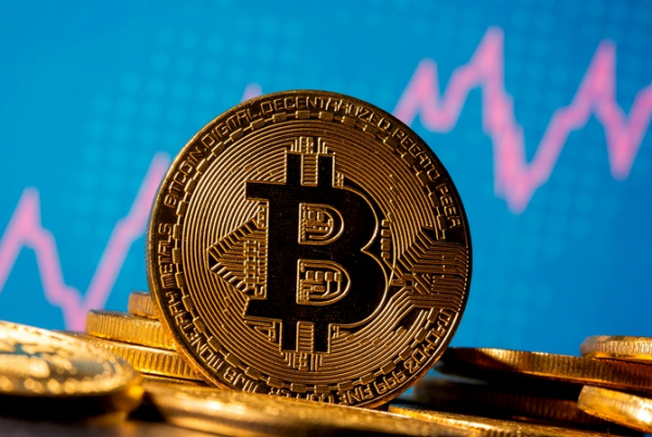 В Украине предлагают выпустить карты с биткоинами: экономисты настроены скептически 