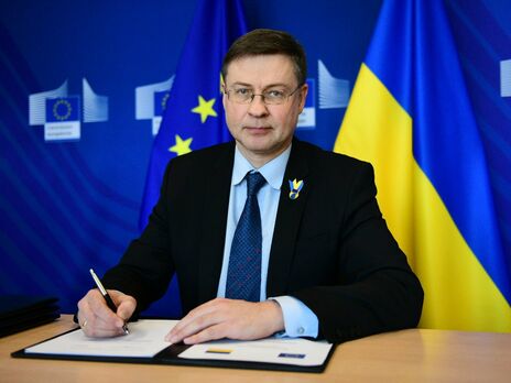 Вице-президент Еврокомиссии подписал меморандум о предоставлении Украине €1,2 млрд макрофинансовой помощи ЕС Вице-президент Еврокомиссии подписал меморандум о предоставлении Украине €1,2 млрд макрофинансовой помощи ЕС