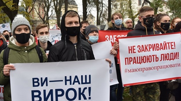 &laquo;Власти напуганы&raquo;. Якубин объяснил, почему на Украине не введен полный локдаун