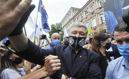 Внезапно: Порошенко призвал к акциям протеста, а сам с семьёй покинул Киев