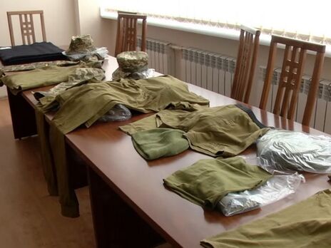 Военные из Сумской области получили 200 комплектов формы в подарок от компании "Шервул" Военные из Сумской области получили 200 комплектов формы в подарок от компании "Шервул"