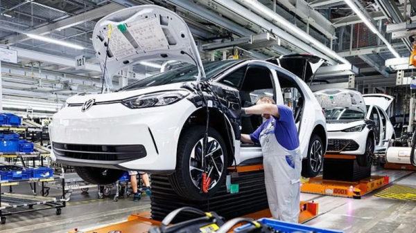 Volkswagen планирует сократить 100 тысяч рабочих мест Volkswagen планирует сократить 100 тысяч рабочих мест