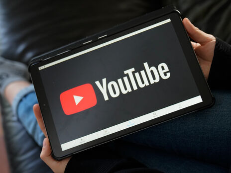 YouTube тестирует функцию дубляжа с помощью искусственного интеллекта YouTube тестирует функцию дубляжа с помощью искусственного интеллекта