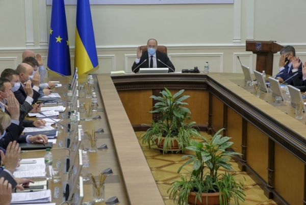 За что хвалят и ругают программу Кабмина по спасению экономики За что хвалят и ругают программу Кабмина по спасению экономики
