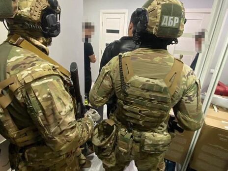 Завод, пять квартир и 60 машин. Арестовано имущество крымского бизнесмена, который работал на РФ Завод, пять квартир и 60 машин. Арестовано имущество крымского бизнесмена, который работал на РФ