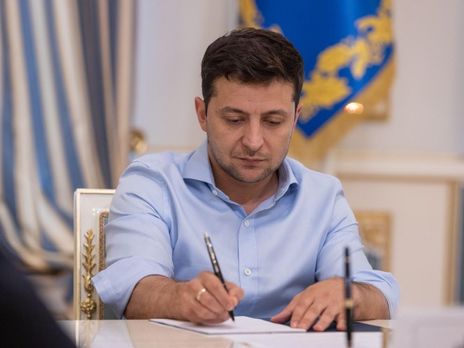 Зеленский подписал закон об освобождении от ЕСВ Зеленский подписал закон об освобождении от ЕСВ